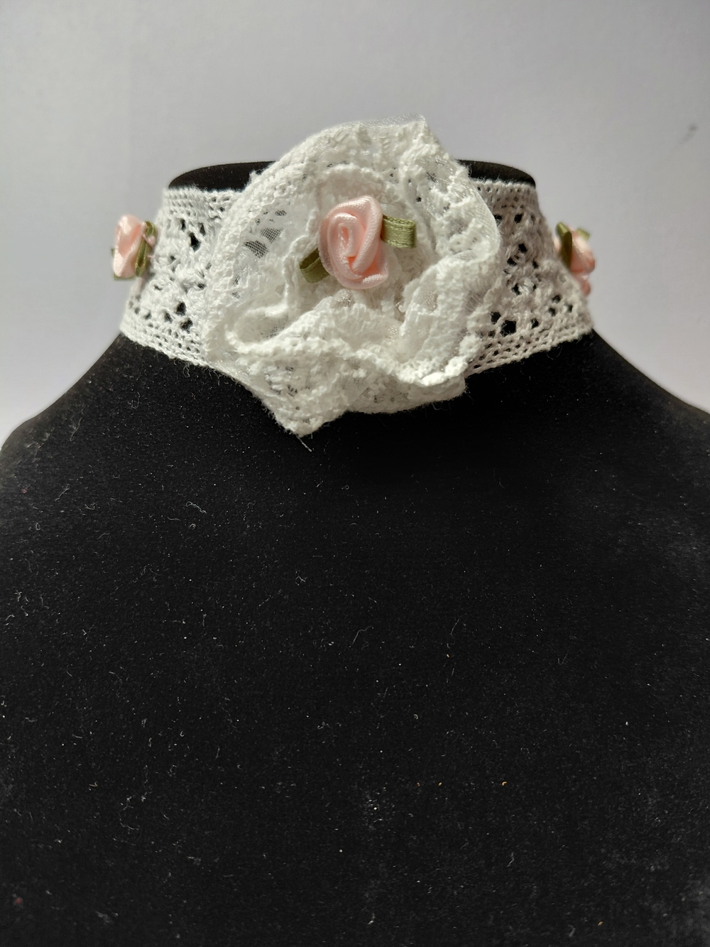 Elegant Roses Choker
